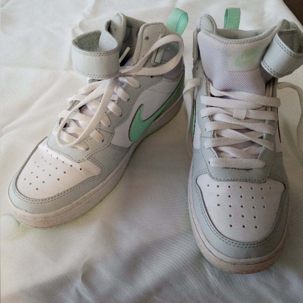 Shoes sneakers